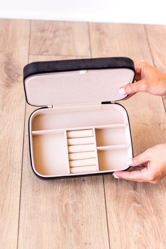 The Noir Gem Voyage – A Luxurious Black Jewelry Travel Case